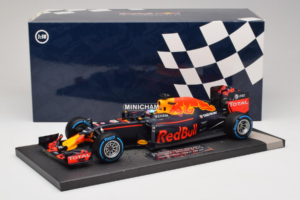 Red Bull RB12 Tag Heuer #3 D. Ricciardo Red Bull Racing Brazilian Grand Prix 2016 Minichamps 1:18 117161203 Živica – obrázok 6 z 6