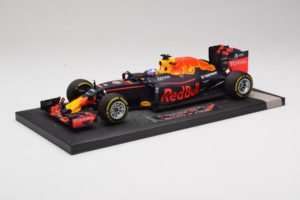 Red Bull RB12 Tag Heuer #3 D. Ricciardo Red Bull Racing Showcar 2016 Minichamps 1:18 117160003 Živica – obrázok 2 z 7