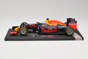 Red Bull RB12 Tag Heuer #3 D. Ricciardo Red Bull Racing Showcar 2016 Minichamps 1:18 117160003 Živica