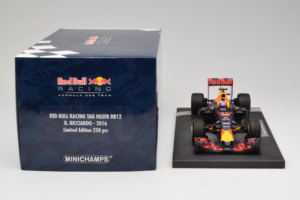 Red Bull RB12 Tag Heuer #3 D. Ricciardo Red Bull Racing Showcar 2016 Minichamps 1:18 117160003 Živica – obrázok 6 z 7