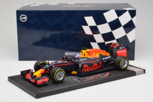 Red Bull RB12 Tag Heuer #3 D. Ricciardo Red Bull Racing Showcar 2016 Minichamps 1:18 117160003 Živica – obrázok 7 z 7