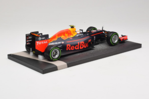 Red Bull RB12 Tag Heuer #33 M. Verstappen Red Bull Racing Showcar 2016 Minichamps 1:18 117161233 Živica – obrázok 3 z 7