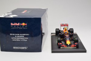 Red Bull RB12 Tag Heuer #33 M. Verstappen Red Bull Racing Showcar 2016 Minichamps 1:18 117161233 Živica – obrázok 6 z 7