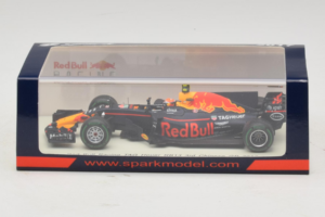 Red Bull RB13 Tag Heuer #33 M. Verstappen 3rd Chinese Grand Prix 2017 Spark 1:43 S5037 Živica – obrázok 4 z 4