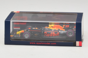 Red Bull RB13 Tag Heuer #33 M. Verstappen Belgian Grand Prix 2017 Spark 1:43 AM33SP8 Živica – obrázok 4 z 4