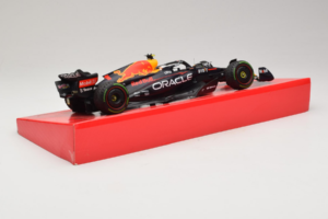 Red Bull RB18 #1 M. Verstappen Oracle Red Bull Racing Japanese Grand Prix Winner World Champion 2022 Minichamps 1:18 11322280 – obrázok 3 z 7