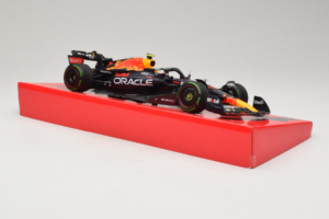 Red Bull RB18 #1 M. Verstappen Oracle Red Bull Racing Japanese Grand Prix Winner World Champion 2022 Minichamps 1:18 11322280 – obrázok 4 z 7