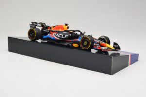 Red Bull RB19 #1 M. Verstappen Oracle Red Bull Racing United States Grand Prix Winner World Champion 2023 Minichamps 1:18 113 – obrázok 4 z 7