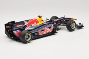 Red Bull RB7 Renault #1 S. Vettel Red Bull Racing Showcar 2011 Minichamps 1:18 110110071-1 Kov – obrázok 2 z 7