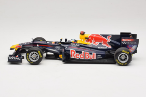 Red Bull RB7 Renault #1 S. Vettel Red Bull Racing Showcar 2011 Minichamps 1:18 110110071-1 Kov – obrázok 3 z 7
