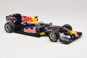 Red Bull RB7 Renault #1 S. Vettel Red Bull Racing Showcar 2011 Minichamps 1:18 110110071-1 Kov – obrázok 4 z 7