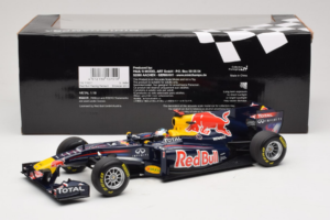 Red Bull RB7 Renault #1 S. Vettel Red Bull Racing Showcar 2011 Minichamps 1:18 110110071-1 Kov – obrázok 6 z 7