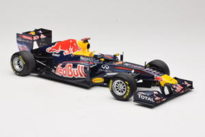 Red Bull RB7 Renault #1 S. Vettel Red Bull Racing World Champion 2011 Minichamps 1:18 110110001 Kov – obrázok 4 z 6