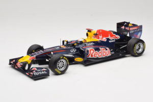 Red Bull RB7 Renault #1 S. Vettel Red Bull Racing World Champion 2011 Minichamps 1:18 110110001 Kov