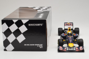 Red Bull RB7 Renault #1 S. Vettel Red Bull Racing World Champion 2011 Minichamps 1:18 110110001 Kov – obrázok 6 z 6