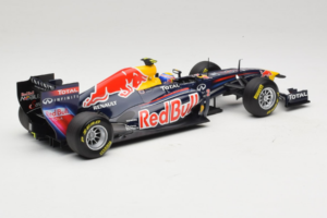 Red Bull RB7 Renault #2 M. Webber Red Bull Racing Showcar 2011 Minichamps 1:18 110110002 Kov – obrázok 2 z 7