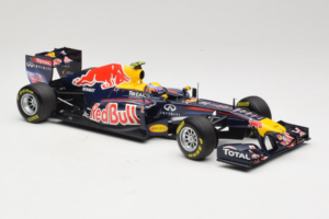 Red Bull RB7 Renault #2 M. Webber Red Bull Racing Showcar 2011 Minichamps 1:18 110110002 Kov – obrázok 4 z 7