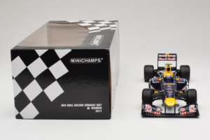 Red Bull RB7 Renault #2 M. Webber Red Bull Racing Showcar 2011 Minichamps 1:18 110110002 Kov – obrázok 7 z 7