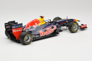Red Bull RB8 Renault #1 S. Vettel Red Bull Racing Showcar 2012 Minichamps 1:18 110120071 Kov – obrázok 2 z 7