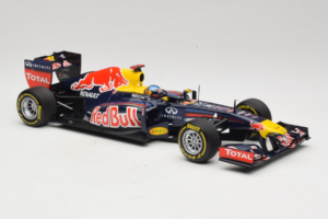 Red Bull RB8 Renault #1 S. Vettel Red Bull Racing Showcar 2012 Minichamps 1:18 110120071 Kov – obrázok 4 z 7