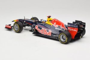 Red Bull RB8 Renault #1 S. Vettel Red Bull Racing Showcar 2012 Minichamps 1:18 110120071 Kov – obrázok 5 z 7