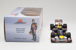 Red Bull RB8 Renault #1 S. Vettel Red Bull Racing Showcar 2012 Minichamps 1:18 110120071 Kov – obrázok 6 z 7