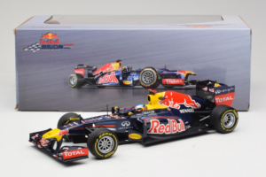 Red Bull RB8 Renault #1 S. Vettel Red Bull Racing Showcar 2012 Minichamps 1:18 110120071 Kov – obrázok 7 z 7