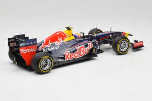 Red Bull RB8 Renault #2 M. Webber Red Bull Racing Showcar 2012 Minichamps 1:18 110120072 Kov – obrázok 2 z 7