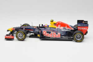 Red Bull RB8 Renault #2 M. Webber Red Bull Racing Showcar 2012 Minichamps 1:18 110120072 Kov – obrázok 3 z 7