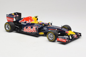 Red Bull RB8 Renault #2 M. Webber Red Bull Racing Showcar 2012 Minichamps 1:18 110120072 Kov – obrázok 4 z 7