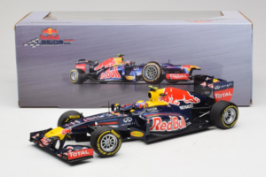 Red Bull RB8 Renault #2 M. Webber Red Bull Racing Showcar 2012 Minichamps 1:18 110120072 Kov – obrázok 7 z 7
