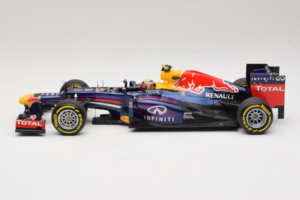 Red Bull RB9 Renault #2 M. Webber Infiniti Red Bull Racing Showcar 2013 Minichamps 1:18 110130072 Kov – obrázok 3 z 6