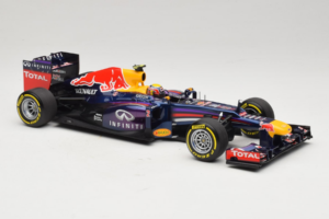 Red Bull RB9 Renault #2 M. Webber Infiniti Red Bull Racing Showcar 2013 Minichamps 1:18 110130072 Kov – obrázok 4 z 6