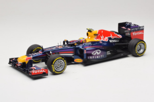Red Bull RB9 Renault #2 M. Webber Infiniti Red Bull Racing Showcar 2013 Minichamps 1:18 110130072 Kov