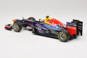 Red Bull RB9 Renault #2 M. Webber Infiniti Red Bull Racing Showcar 2013 Minichamps 1:18 110130072 Kov – obrázok 5 z 6