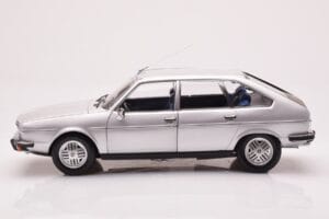 Renault 30 TX Strieborný Norev 1:18 185272 Kov – obrázok 4 z 8