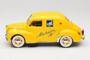 Renault 4CV Michelin Yellow Solido 1:18 82002 Kov – obrázok 3 z 6