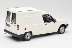 Renault Express Biely Otto 1:18 OT466 Živica – obrázok 2 z 5