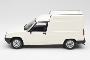 Renault Express Biely Otto 1:18 OT466 Živica – obrázok 3 z 5
