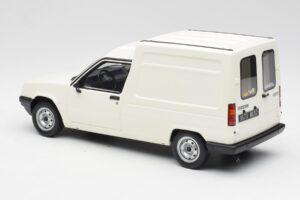 Renault Express Biely Otto 1:18 OT466 Živica – obrázok 4 z 5