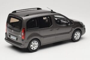 Renault Juvaquatre Break 300 kg Slonovinový Norev 1:18 185260 Kov – obrázok 2 z 6