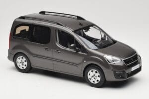 Renault Juvaquatre Break 300 kg Slonovinový Norev 1:18 185260 Kov – obrázok 4 z 6