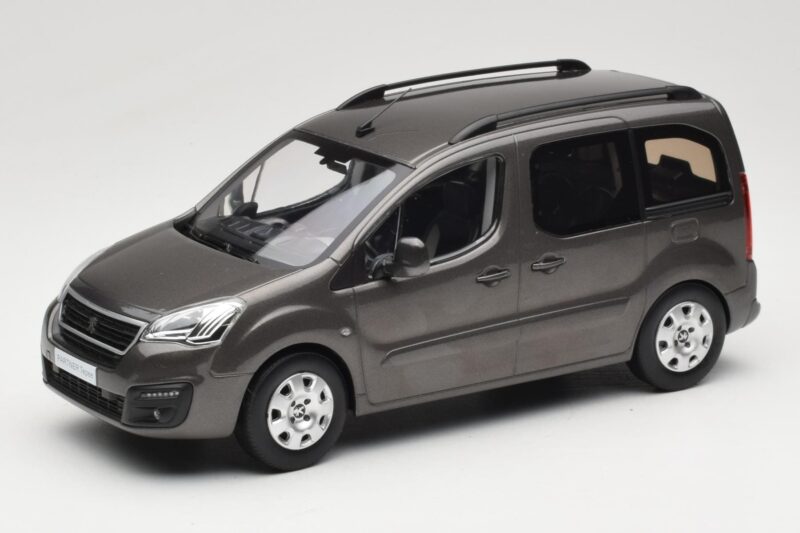 Renault Juvaquatre Break 300 kg Slonovinový Norev 1:18 185260 Kov