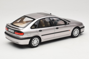 Renault Laguna V6 3.0 Baccara Opal Grey Otto 1:18 OT1185 Živica – obrázok 2 z 6