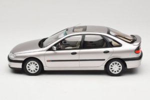 Renault Laguna V6 3.0 Baccara Opal Grey Otto 1:18 OT1185 Živica – obrázok 3 z 6