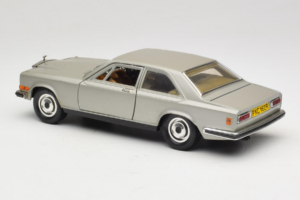 Rolls-Royce Camargue Strieborný Diamond Edition Bburago 1:18 3001-M3 Kov – obrázok 7 z 8