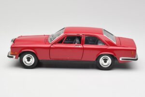 Rolls-Royce Camargue Červený Bburago 1:22 3001 Kov – obrázok 4 z 8