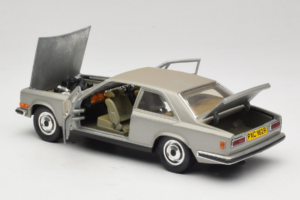 Rolls-Royce Camargue Strieborný Bburago 1:18 3001-M2 Kov – obrázok 5 z 8