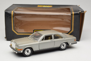 Rolls-Royce Camargue Strieborný Bburago 1:18 3001-M2 Kov – obrázok 8 z 8