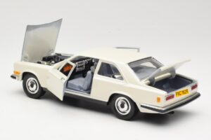 Rolls-Royce Camargue Biely Bburago 1:22 3001-M1 Kov – obrázok 5 z 8